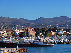  Ansicht Sehenswürdigkeit  Der schöne Hafenort Aìgina bietet den Besuchern Erholung und maritime Köstlichkeiten
