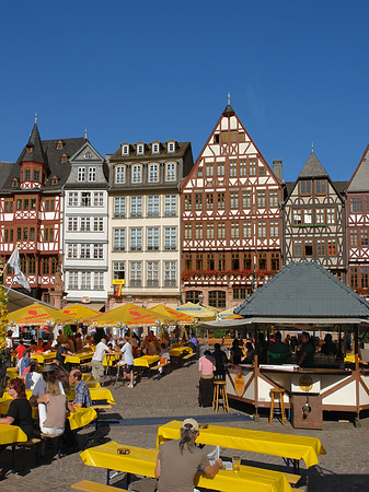 Foto Römer mit Schirmen - Frankfurt am Main