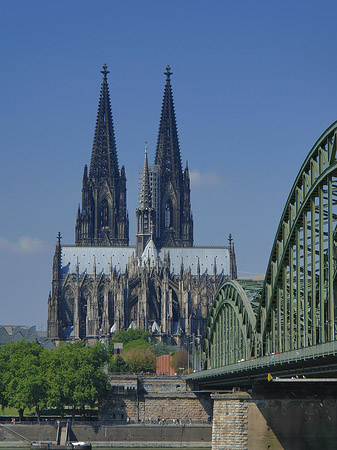 Hohenzollernbrücke beim Kölner Dom Foto 