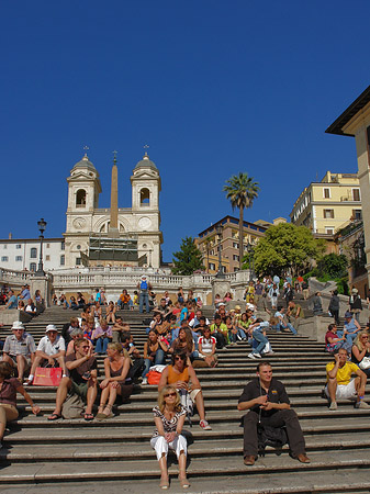 Treppe mit Kirche Fotos