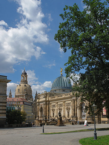 Frauenkirche und Kunstakademie