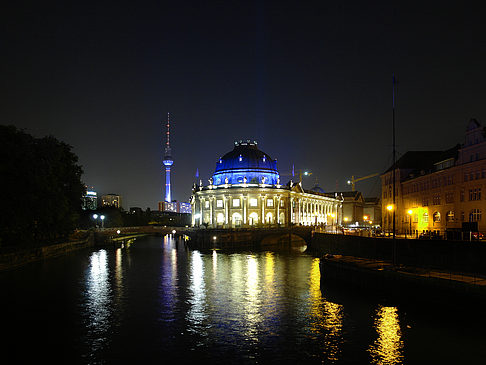 Foto Bodemuseum und Fernsehturm - Berlin