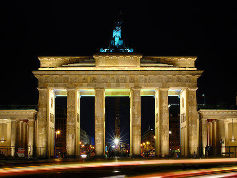 Fotos Brandenburger Tor mit Straßenverkehr