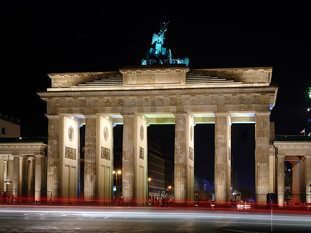 Fotos Brandenburger Tor mit Straßenverkehr