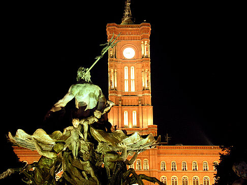 Fotos Rotes Rathaus bei Nacht | Berlin