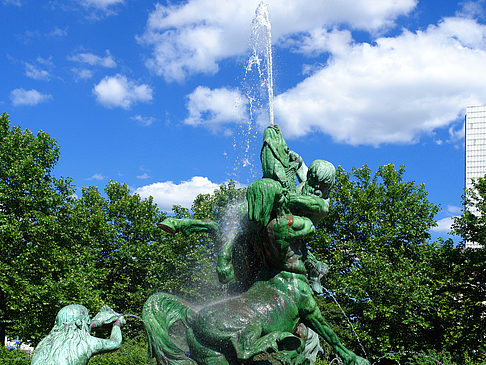 Brunnen auf dem Platz der Republik Fotos