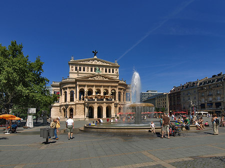 Fotos Alte Oper mit Häusern