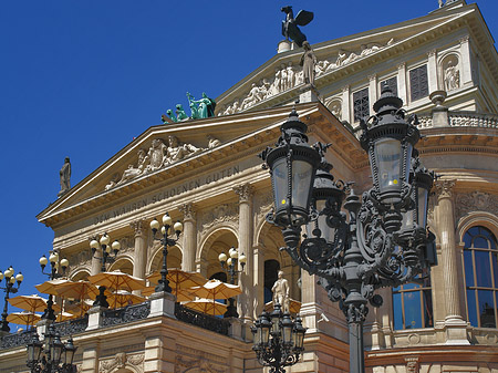 Foto Alte Oper mit Laterne