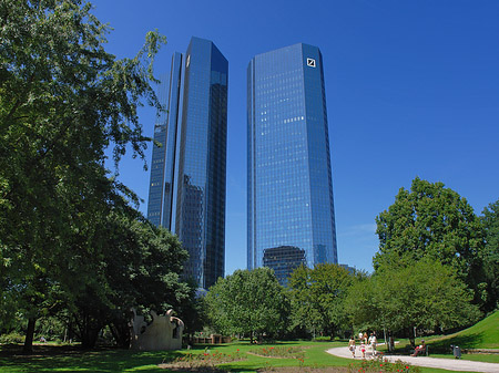 Deutsche Bank mit Weg