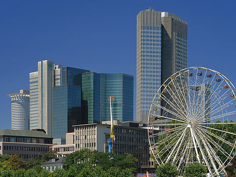 Fotos Eurotower und dresdener Bank mit riesenrad