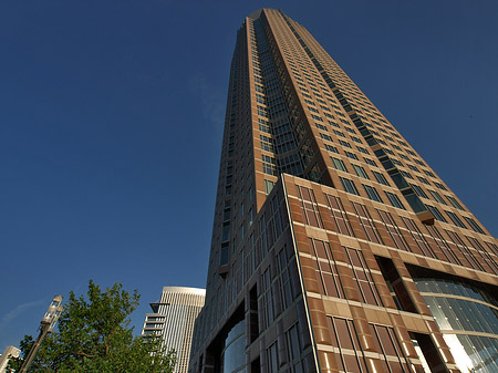 Foto Messeturm von unten - Frankfurt am Main