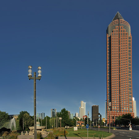 Foto Messeturm mit Ludwig-Erhard-Anlage - Frankfurt am Main