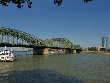 Fotos Hohenzollernbrücke reicht ans Kennedyufer | Köln