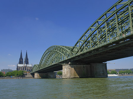 Hohenzollernbrücke am Kölner Dom Foto 