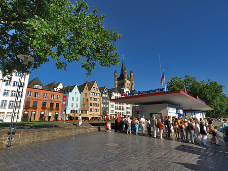 Fotos Schlange stehen für Köln-Düsseldorfer | Köln