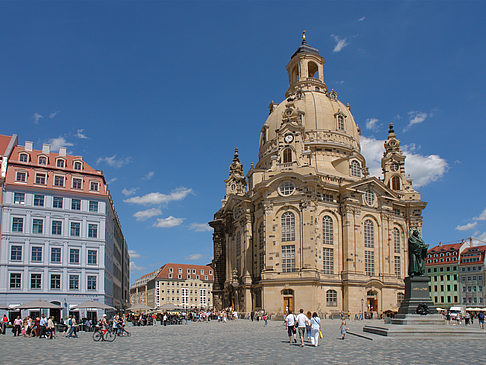 Frauenkirche und Neumarkt Foto 