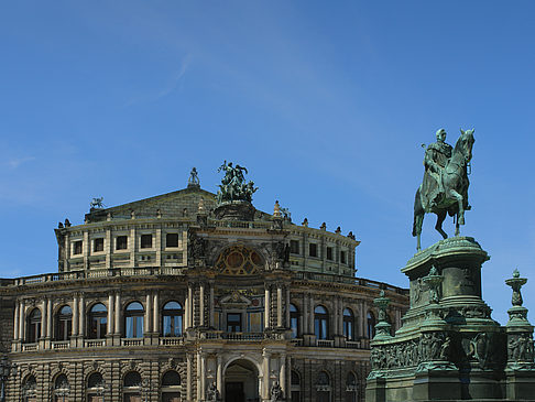 Foto König-Johann-Statue mit Semperoper - Dresden