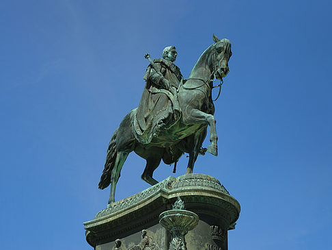 Fotos König-Johann-Statue