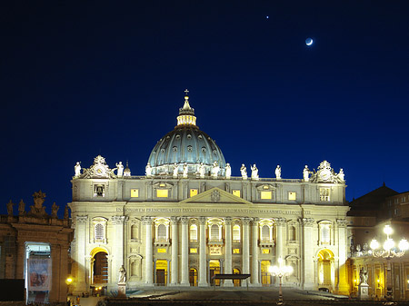 Petersdom mit Halbmond