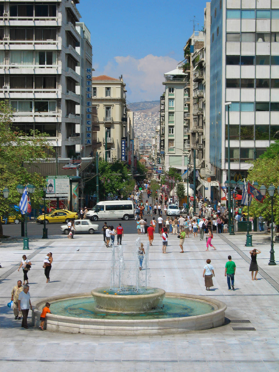  Fotografie Reiseführer  Der Platía Syntagma ist einer der großen Plätze Athens